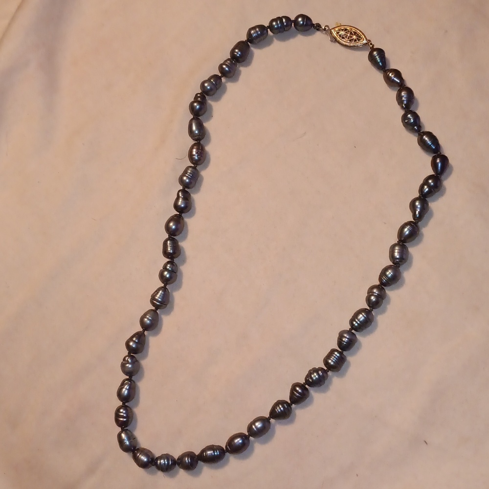 Grey pearl necklace